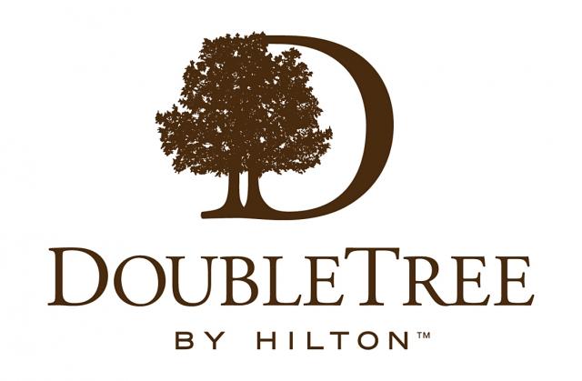 double tree logo hilton pms4695 w640